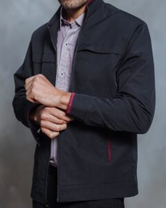 Chaqueta ligera técnica elegante