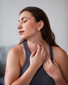 Queratosis Pilaris: Exfoliación Química vs Física