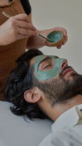 Tratamientos faciales que sí funcionan en hombres